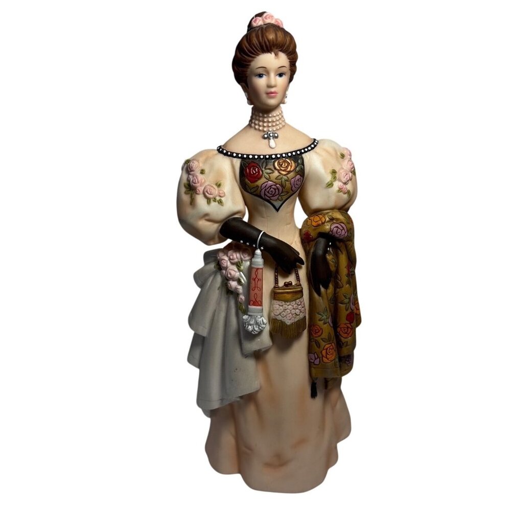 Avon Presidents Club Mrs. Albee Award Figurine 2000-2001 Porcelain Collectible